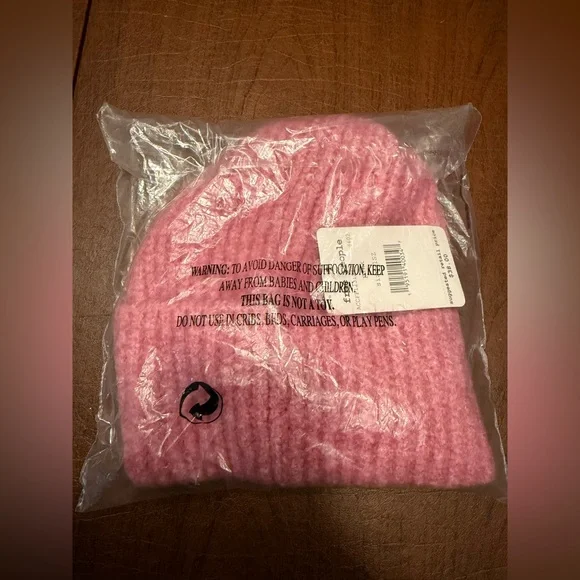 Free People Lullaby Ribbed Beanie in pink - Picture 2 of 3